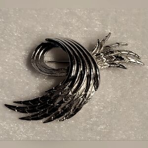 Vintage Mid Century Brushed Silvertone Feather Style Brooch / Pin